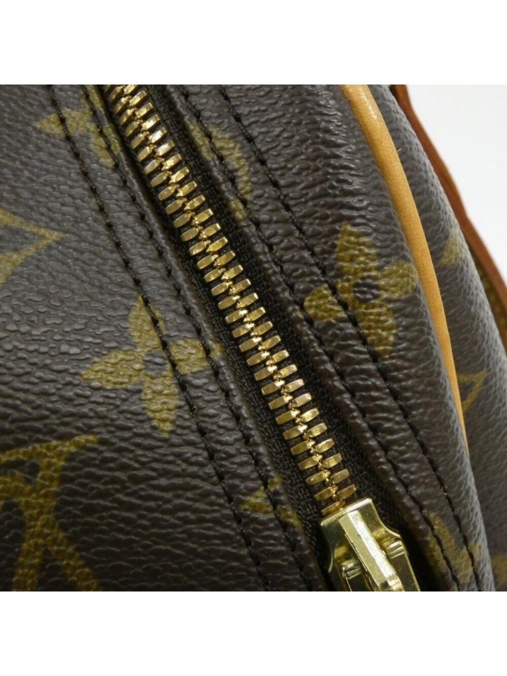 Louis Vuitton Monogram Excursion Bag - Picture 6 of 9